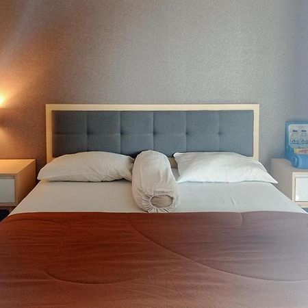 Redliving Apartemen Grand Kamala Lagoon - Pekayon Tower Barclay North Бекаси Экстерьер фото