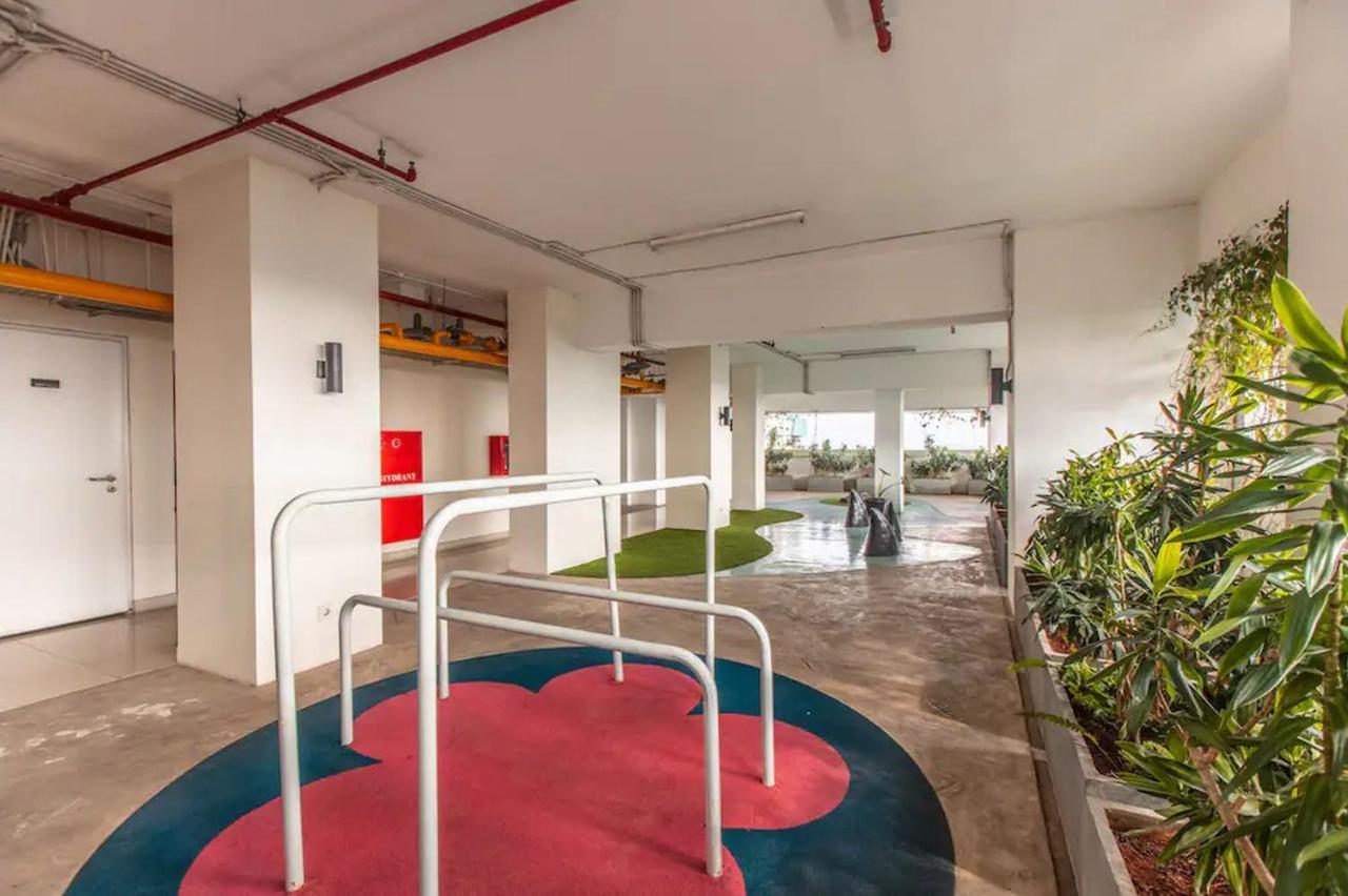 Redliving Apartemen Grand Kamala Lagoon - Pekayon Tower Barclay North Бекаси Экстерьер фото
