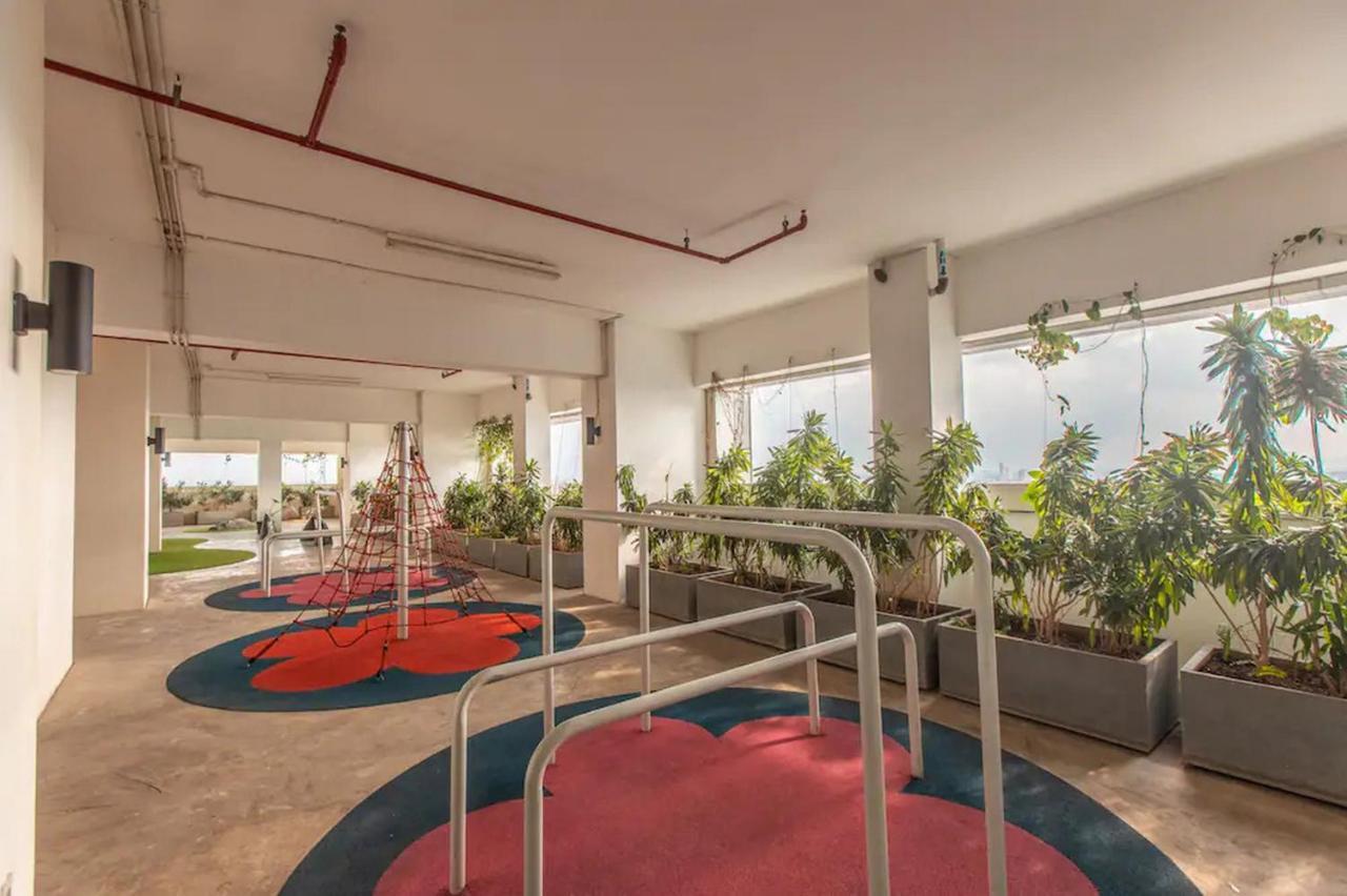 Redliving Apartemen Grand Kamala Lagoon - Pekayon Tower Barclay North Бекаси Экстерьер фото